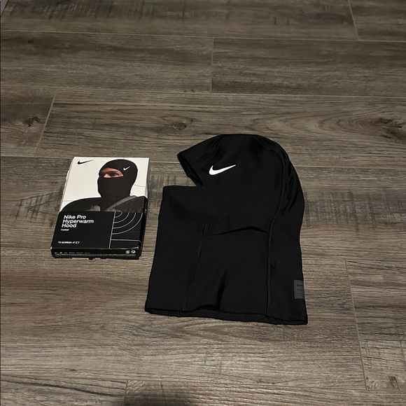 Nike Other - Brand new hyperwarm hood